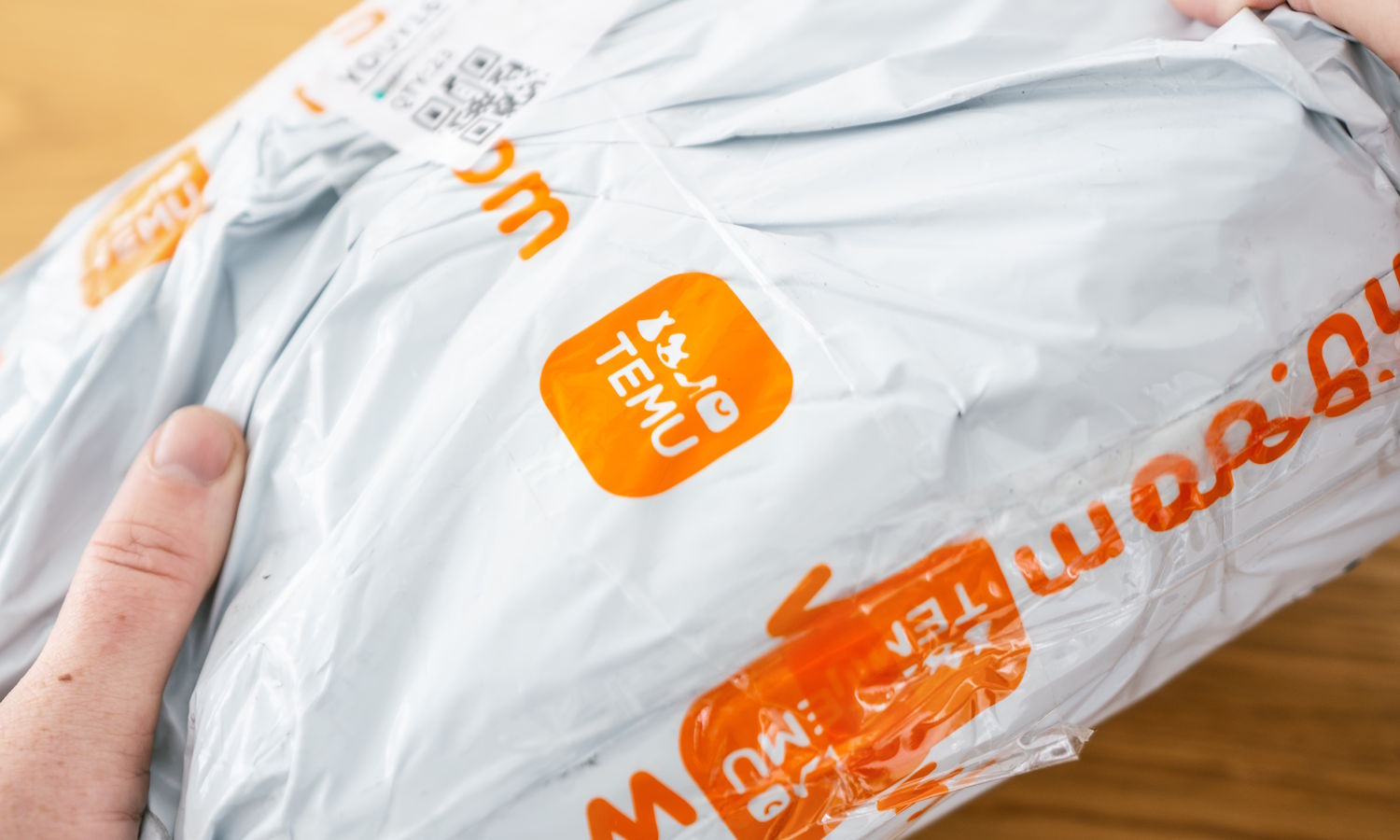 Pedió una camiseta t y un brazalete de China. Debe pagar más de 2.5 mil penalización por PLN