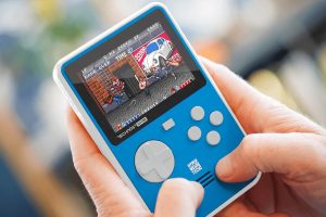 Una Game Boy moderna por unos centavos. Nuevos juegos salen todo el tiempo.