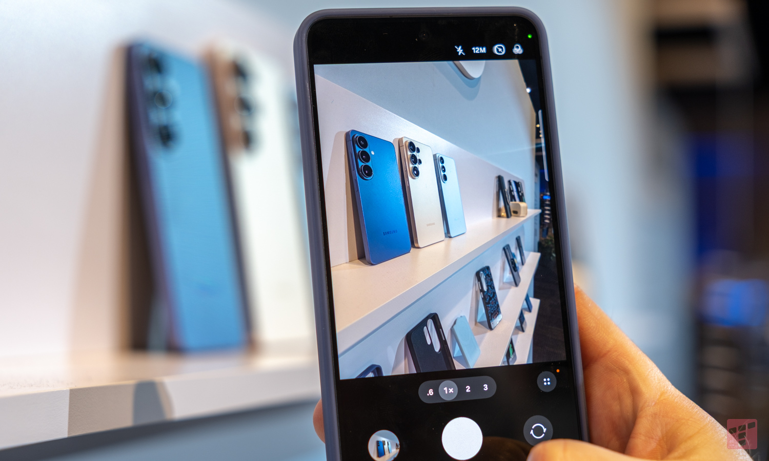 Un cargador te vendrá muy bien para el Galaxy S26. Samsung tiene uno nuevo magnético