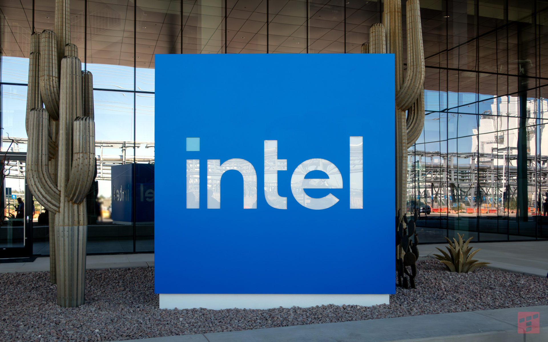 Intel traci kolejnego specjalistę. Przechodzi do konkurencji