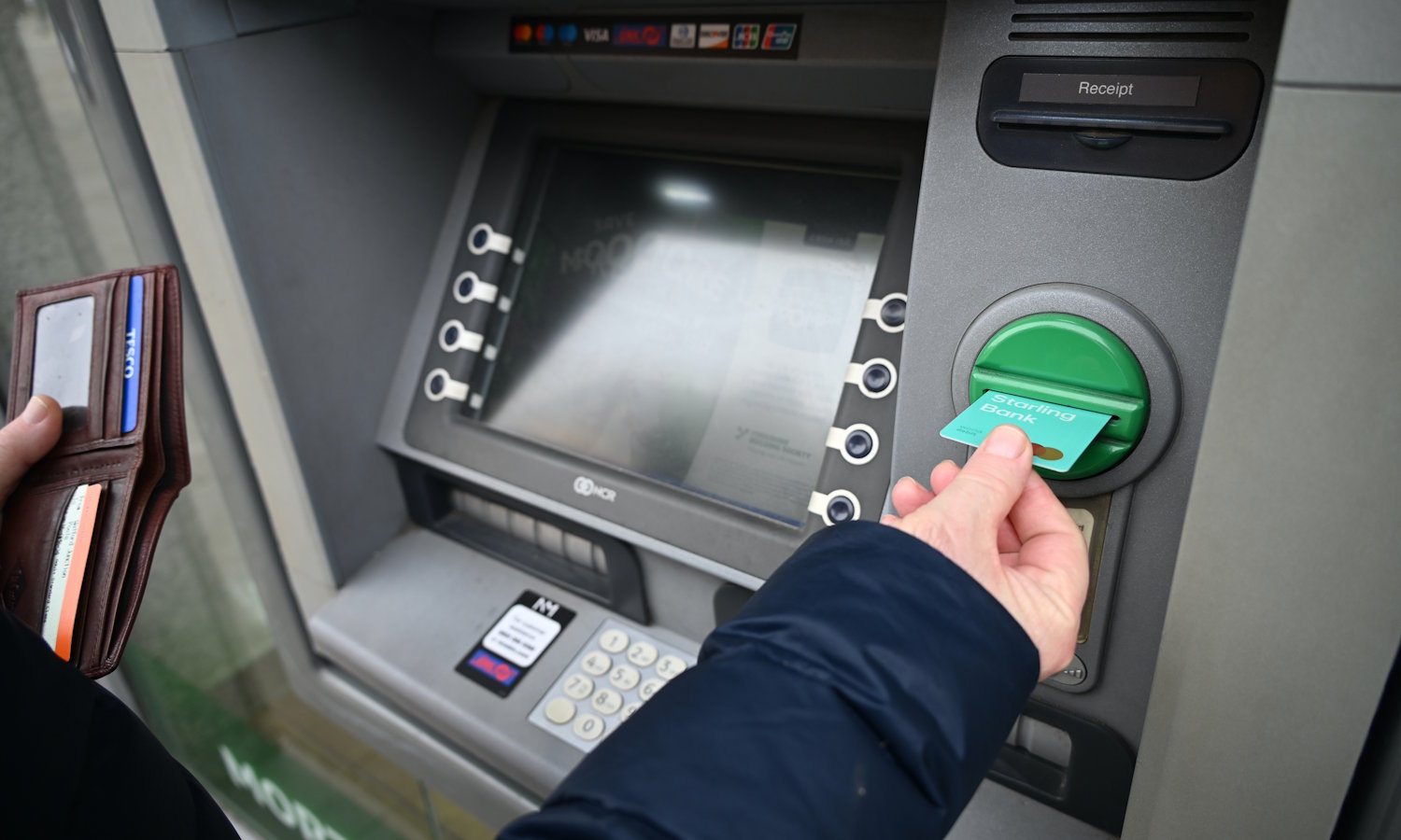 Limity na gotówkę. Tyle wypłacisz miesięcznie albo dodatkowa prowizja