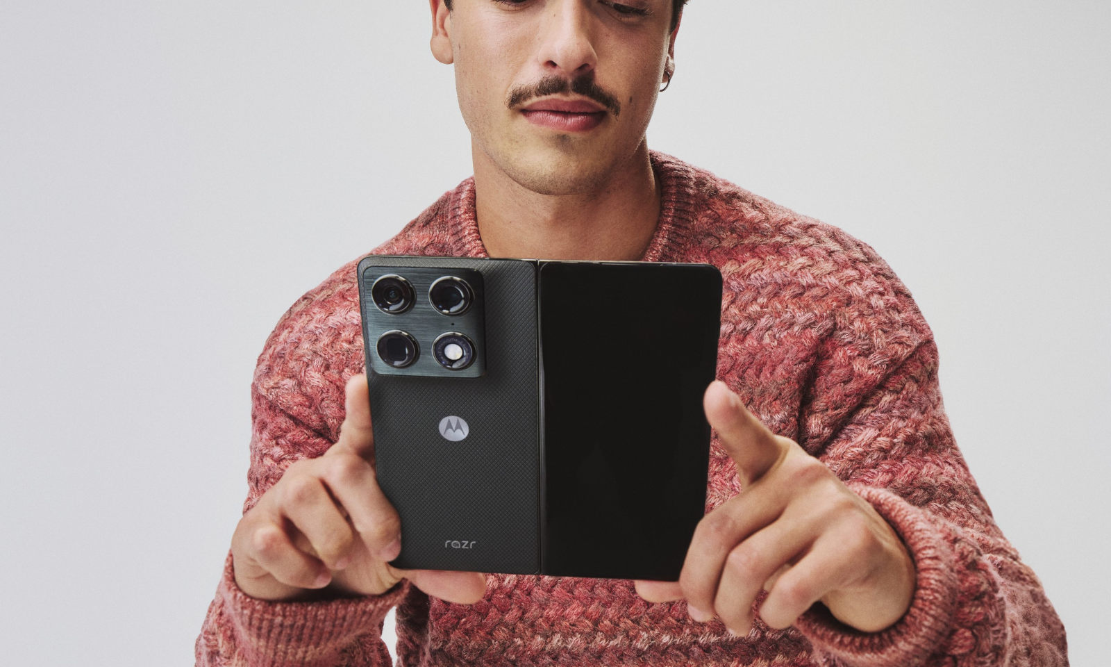 Motorola rzuca wyzwanie Samsungowi. Ma swojego folda z ogromną baterią