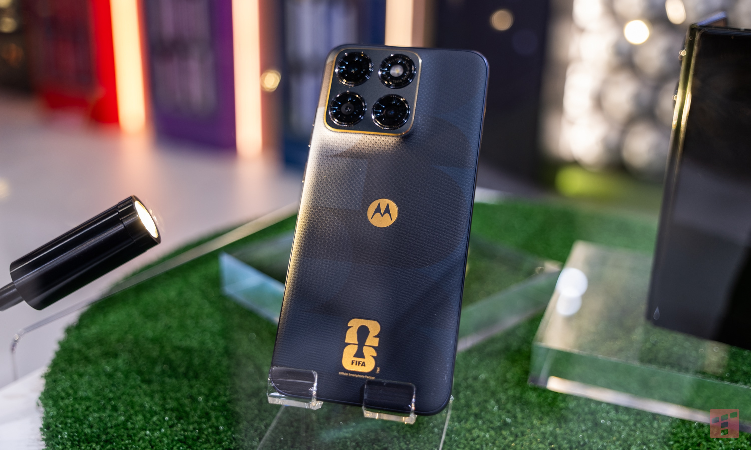 Motorola mima a los fanáticos. Tres smartphones y un partido de fútbol 5v5