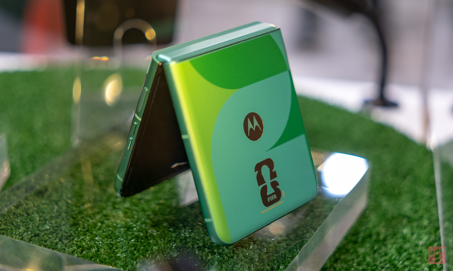 Motorola mima a los fanáticos. Tres smartphones y un partido de fútbol 5v5
