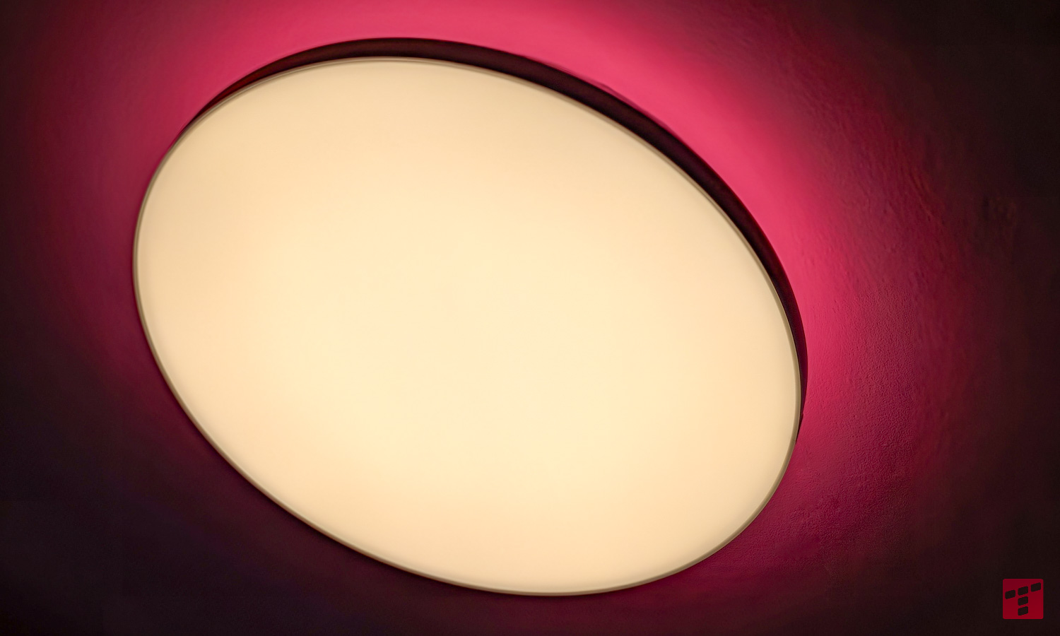 Datura es la reina de la iluminación de techo. Philips Hue los hace inteligentes