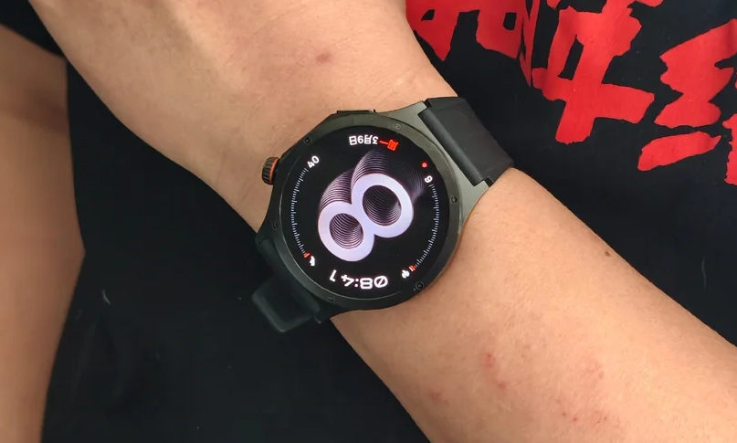 Así se verá el OnePlus Watch 4. Tiene caja de titanio