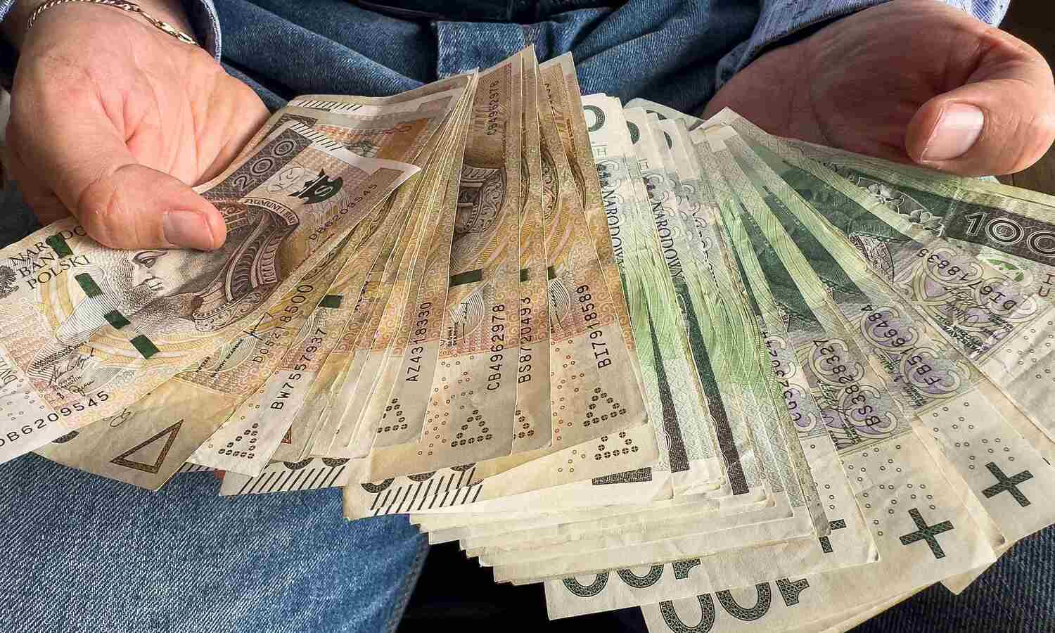 Banki bez gotówki, a bankomaty znikają. Polacy mają się o co martwić?