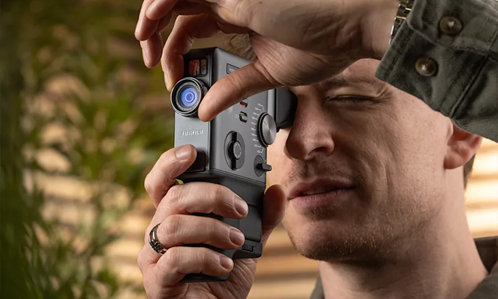 ¿Estás aburrido de las fotos desde tu teléfono? Tres razones para comprar Instax Evo