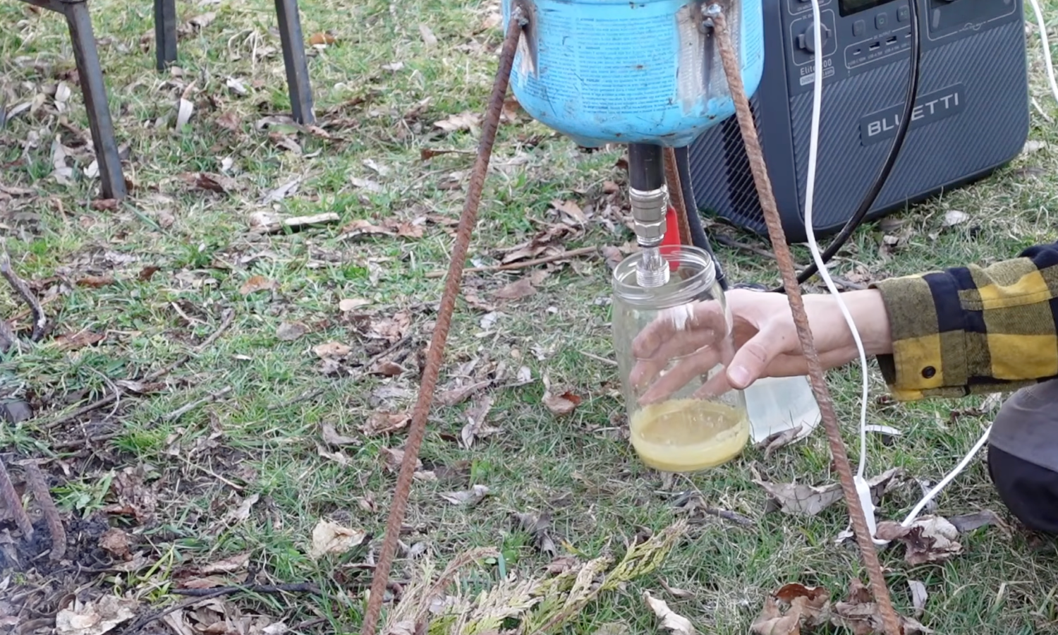 Polak potrafi. Wyzbierał śmieci z lasu i zrobił z nich paliwo