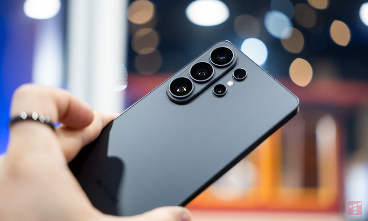 Galaxy S26 Ultra kontra beton. Samsungowi to się nie spodoba