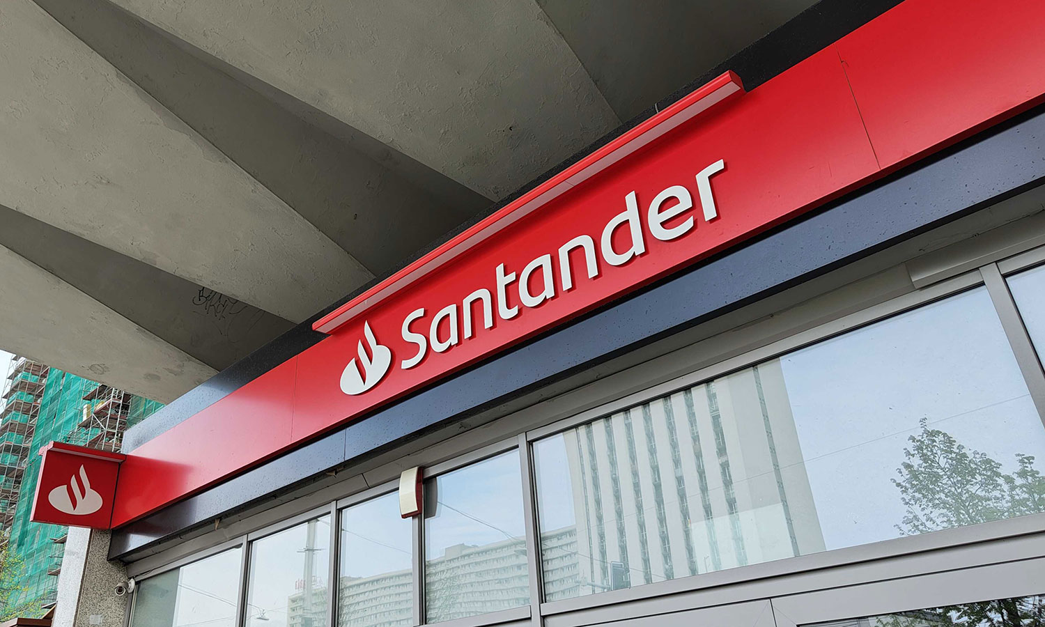 Santander z wielką zmianą. Czym klienci powinni się martwić?