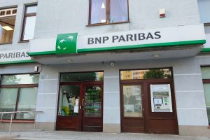 Un banco con una alerta que será mejor que no te pierdas. Se aplica a todos