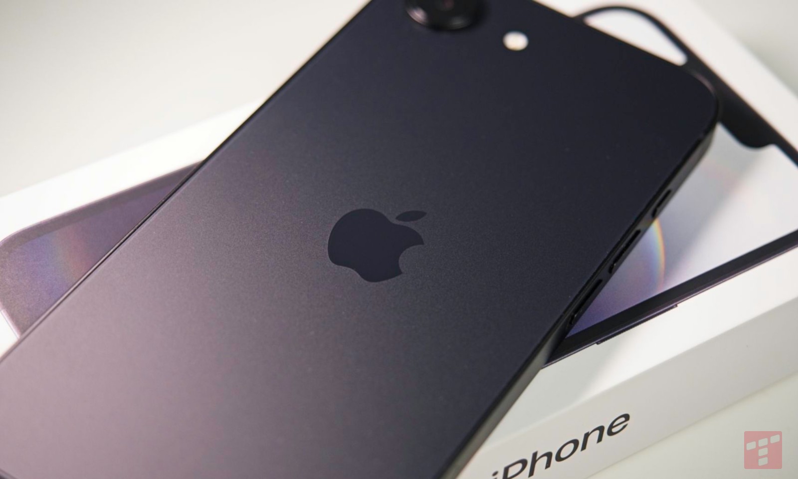 Tani iPhone jeszcze tańszy. Wydajność flagowca w cenie średniaka