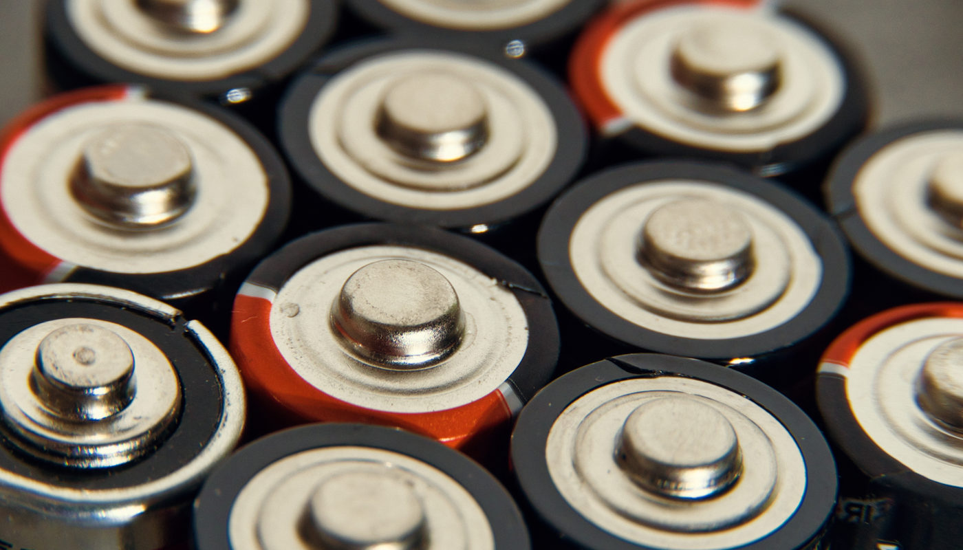 Ile potrzeba baterii AA by odpalić komputer? Całkiem sporo