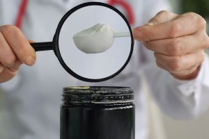 ¿Compras suplementos? Podría ser pelo de animal de la licuadora de tu casa.