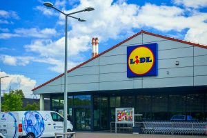 Lidl añadió hasta 900 PLN más barato. El competidor quiere 4 veces más