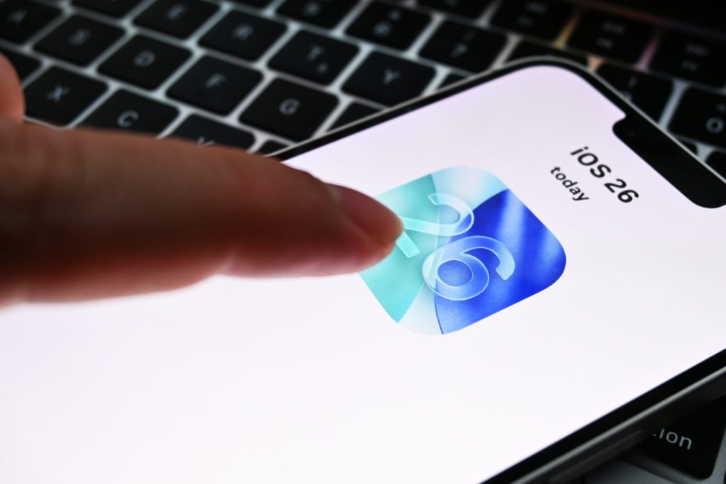 La mise à jour iOS 26.5 est disponible depuis le 11 mai 2026 sur tous les iPhone compatibles. © Shutterstock