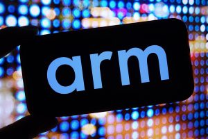 ARM va por su propio camino. Procesadores propios, no sólo diseños