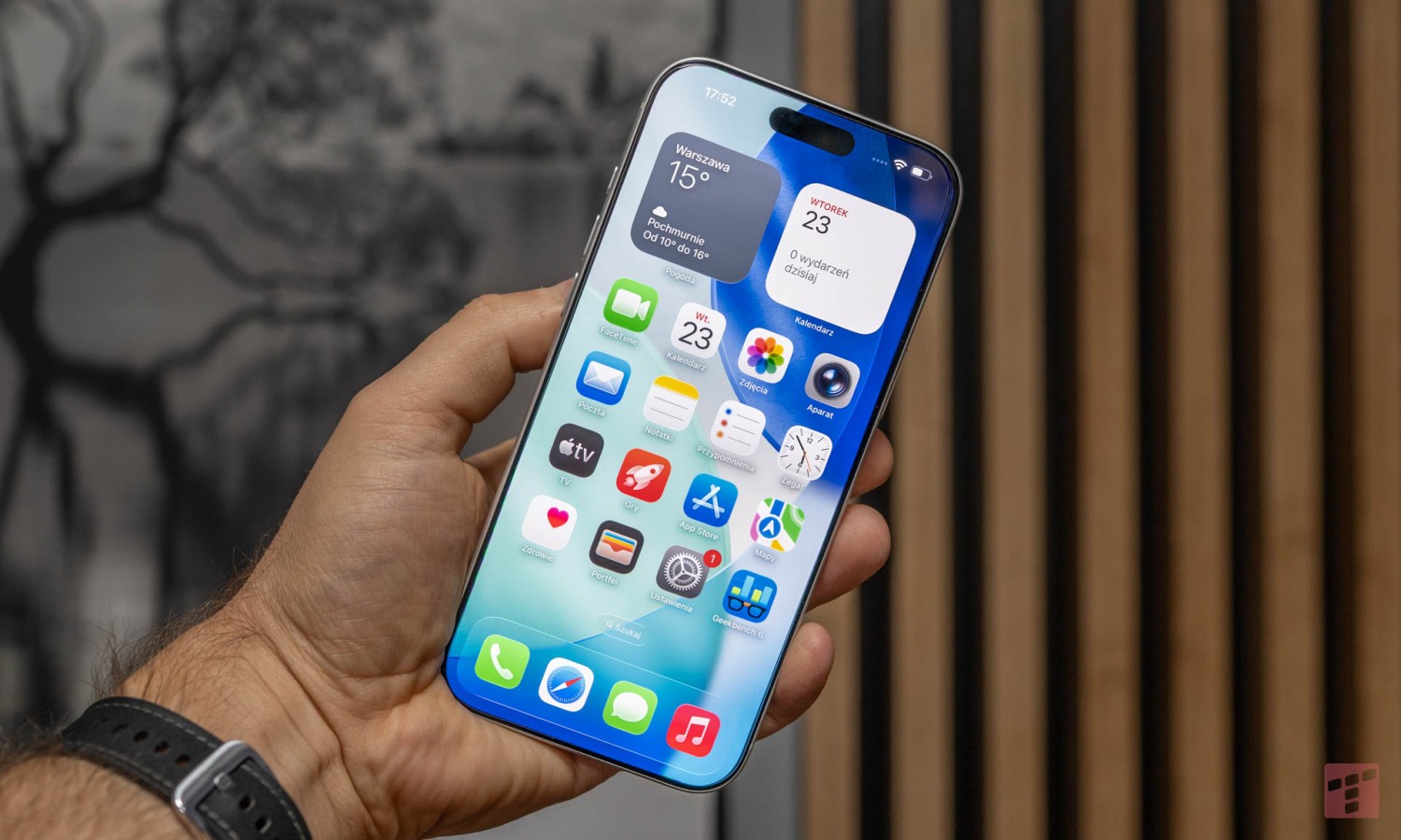 Zainstaluj iOS 26.5.1. Apple naprawia ładowanie w iPhone