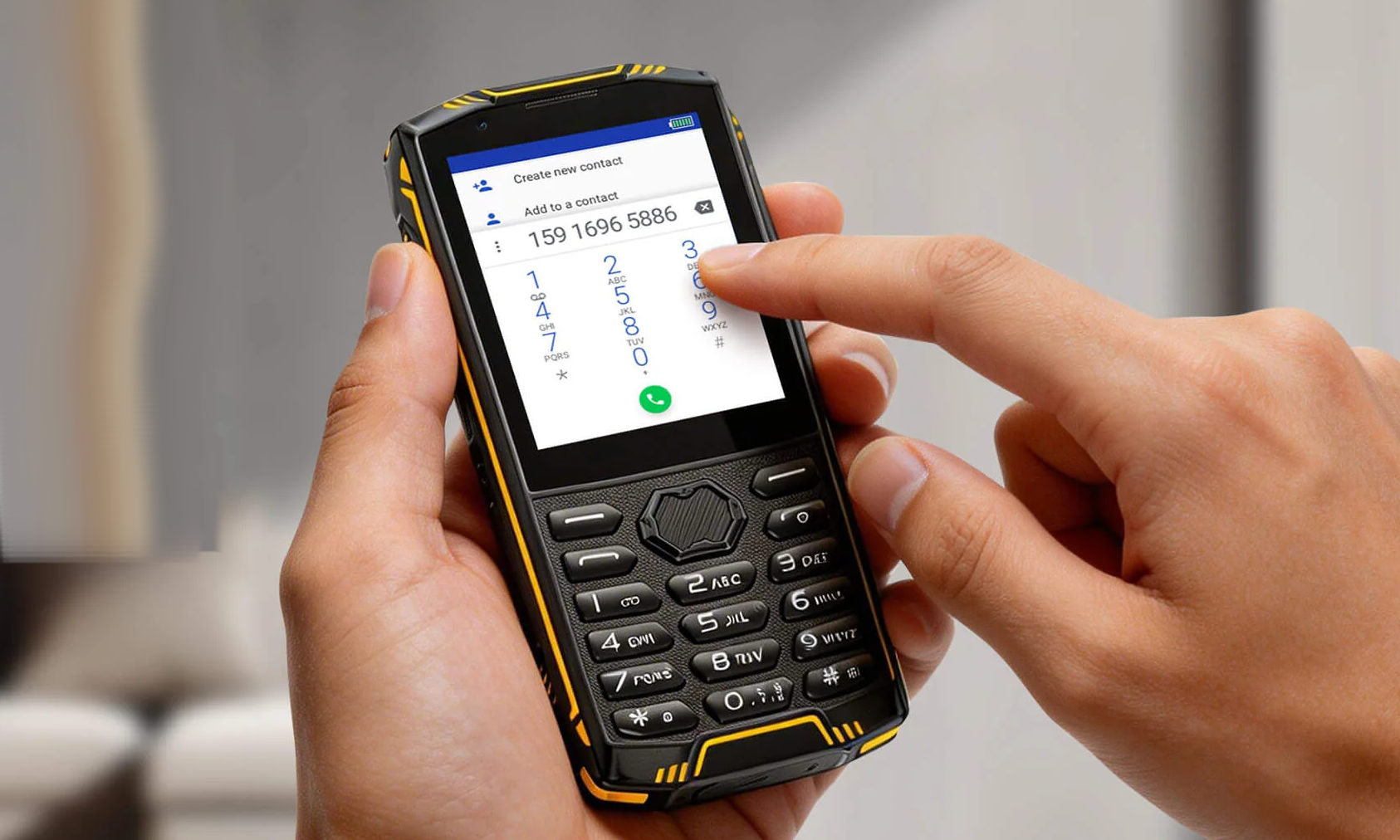 Nowy pancerniak z klasyczną klawiaturą. Ma Androida i WhatsApp