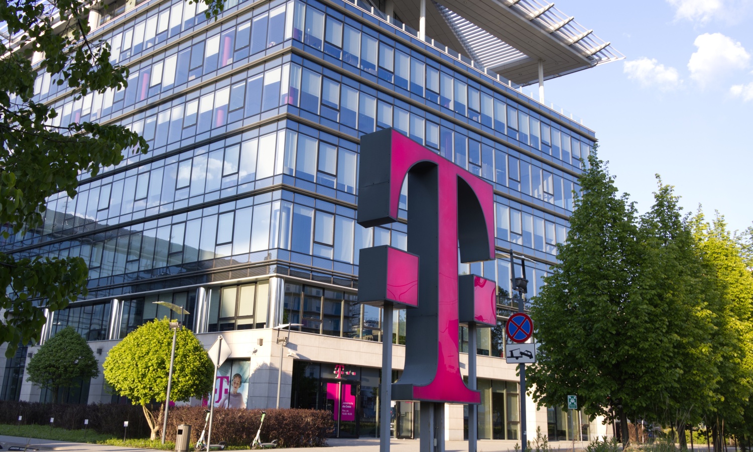 Los piratas informáticos roban datos en 72 minutos. T-Mobile tiene un nuevo dial para Europa