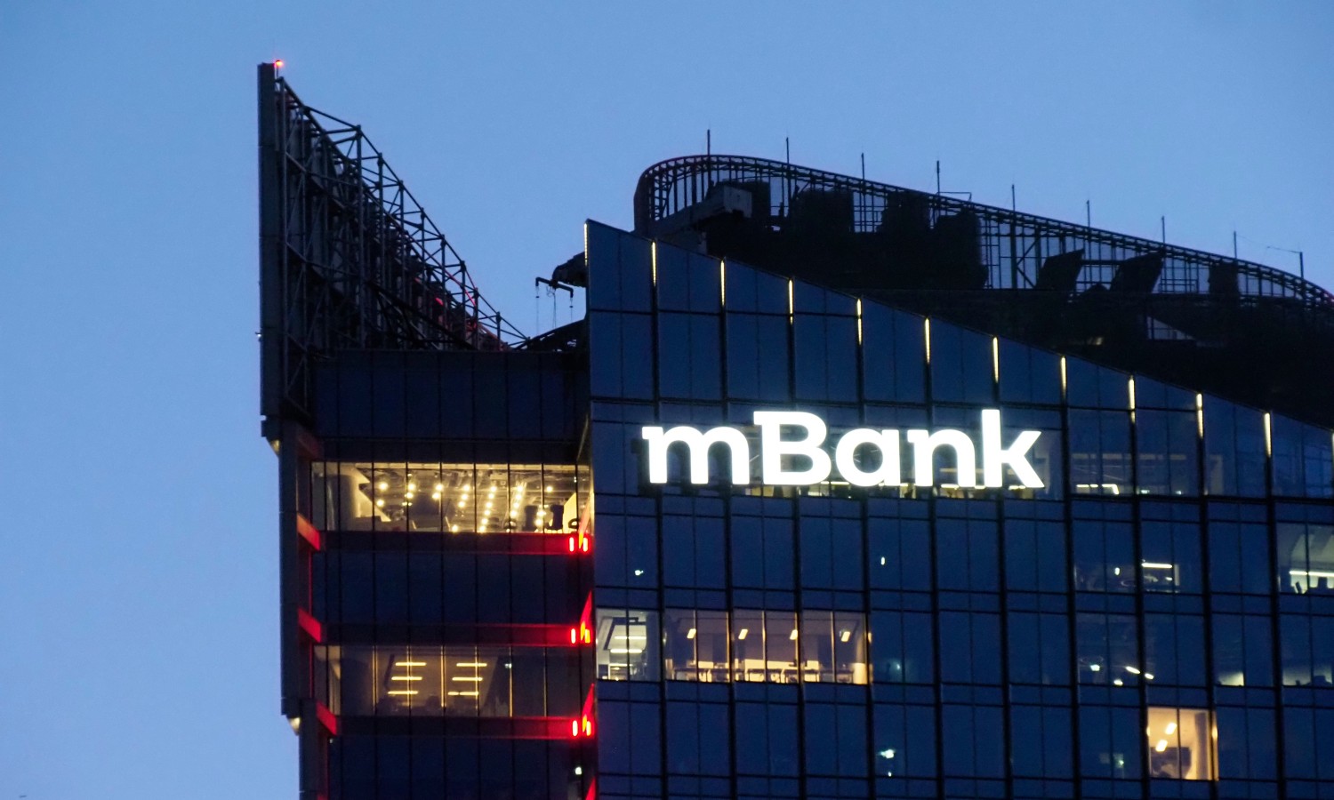 La Autoridad de Supervisión Financiera de Polonia aplasta a mBank. Millones de multas y graves acusaciones contra el gigante