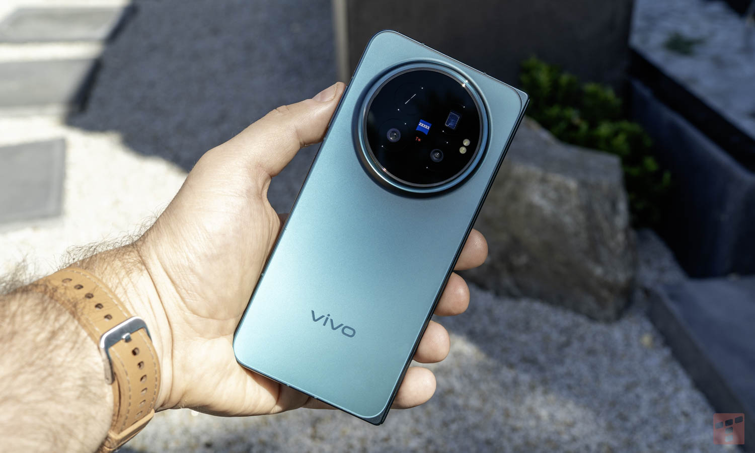 Se estrena Vivo X Fold6. Es un buque insignia plegable con cámaras potentes y batería.