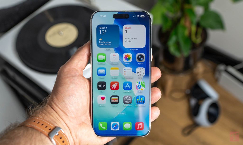 Apple znów poskąpi pamięci? iPhone 18 może mieć poważny problem z AI