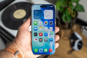 ¿Apple volverá a escatimar en memoria? El iPhone 18 puede tener un grave problema de IA