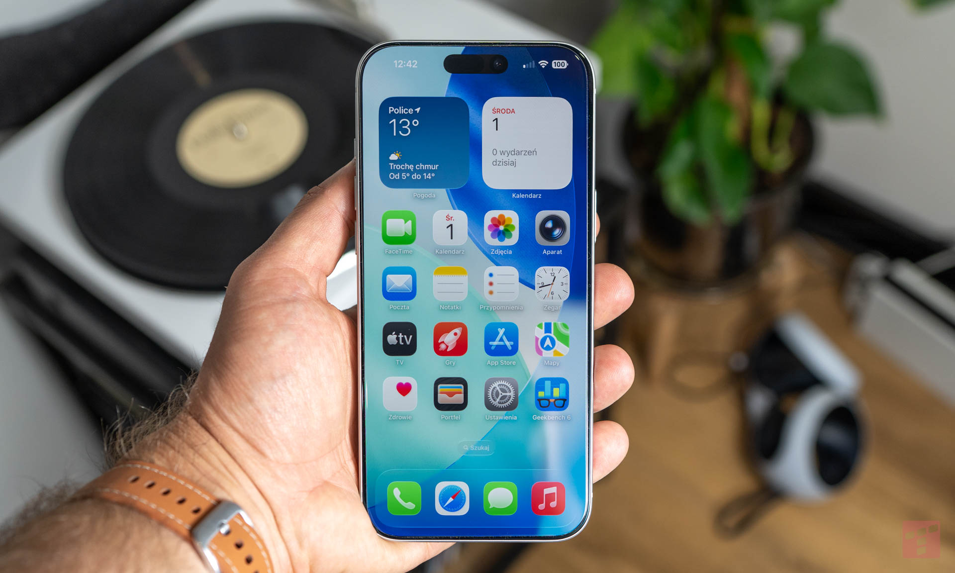 Apple znów poskąpi pamięci? iPhone 18 może mieć poważny problem z AI