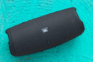JBL con un nuevo terrorista sónico. Para las vacaciones como lo encontró.