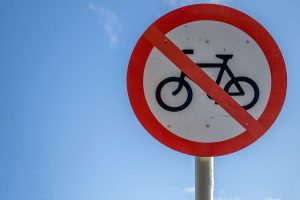 Prohibición de circular en bicicleta y en scooter hasta finales de septiembre. En un famoso resort