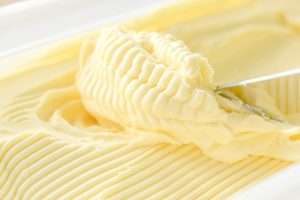 ¿Mantequilla o margarina? Científico explica qué es mejor para hornear