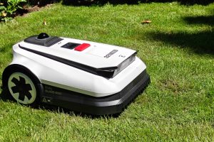 Cortacésped con IA y eliminador de manchas secas. Comprobé con qué quiere ECOVACS conquistar Polonia