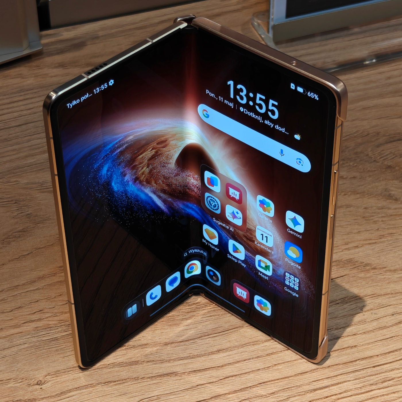Honor Magic V6 en Polonia. 1.200 PLN más barato en la promoción de lanzamiento