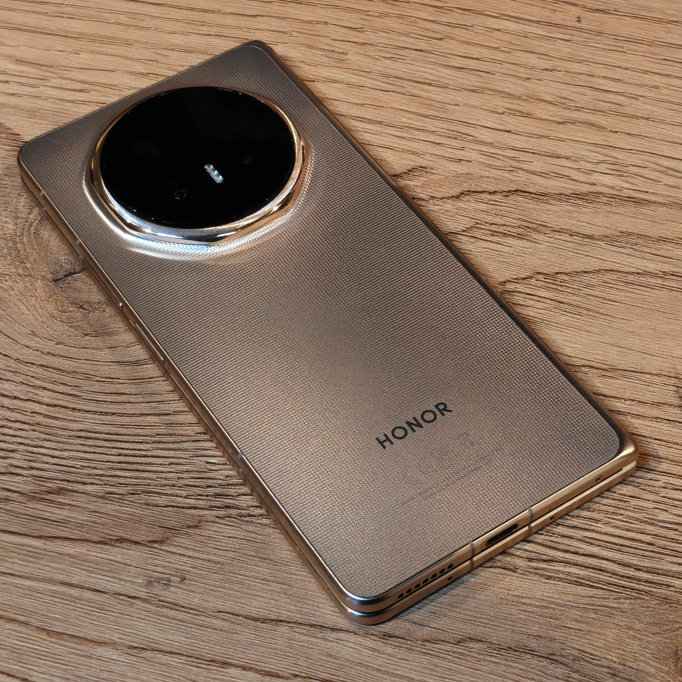 Honor Magic V6 en Polonia. 1.200 PLN más barato en la promoción de lanzamiento