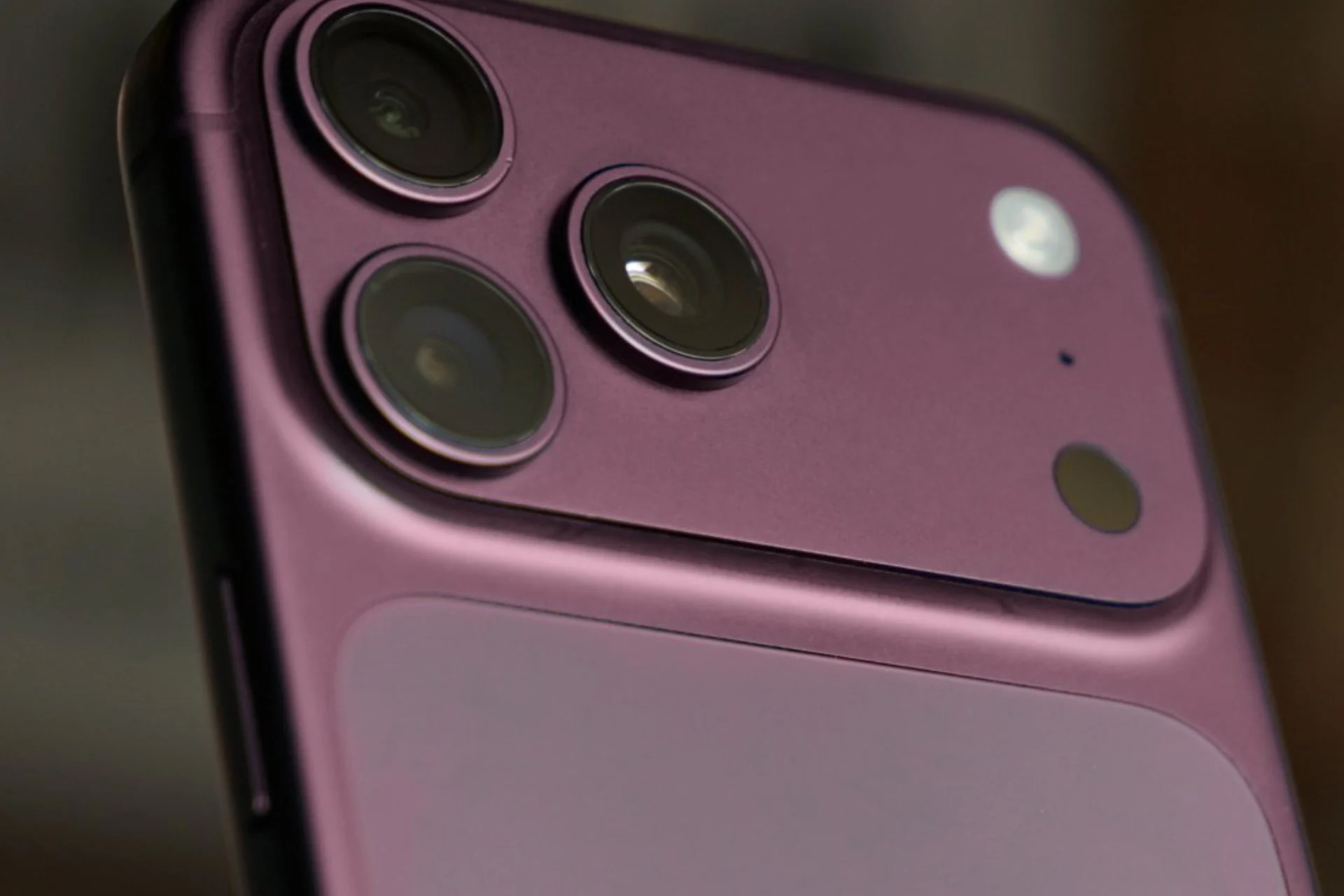 Les iPhone 18 Pro pourraient profiter de batteries légèrement plus grandes, avec un gain nettement plus marqué sur le modèle Pro Max.