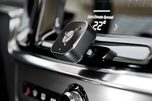 Este pequeño encenderá CarPlay y Android Auto en tu auto, y cuesta unos centavos