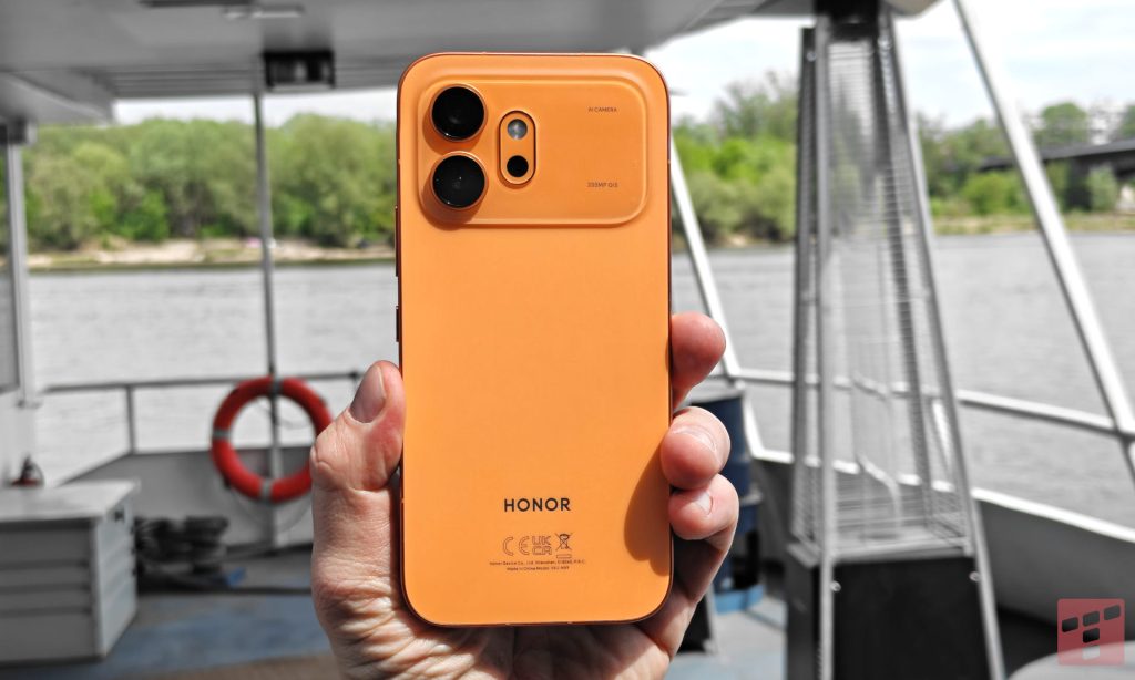 Honor: dajesz 1 zł, odbierasz projektor lub słuchawki Bluetooth
