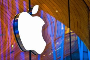 Apple se inclinará ante la UE. Este equipo debe tener una batería reemplazable.