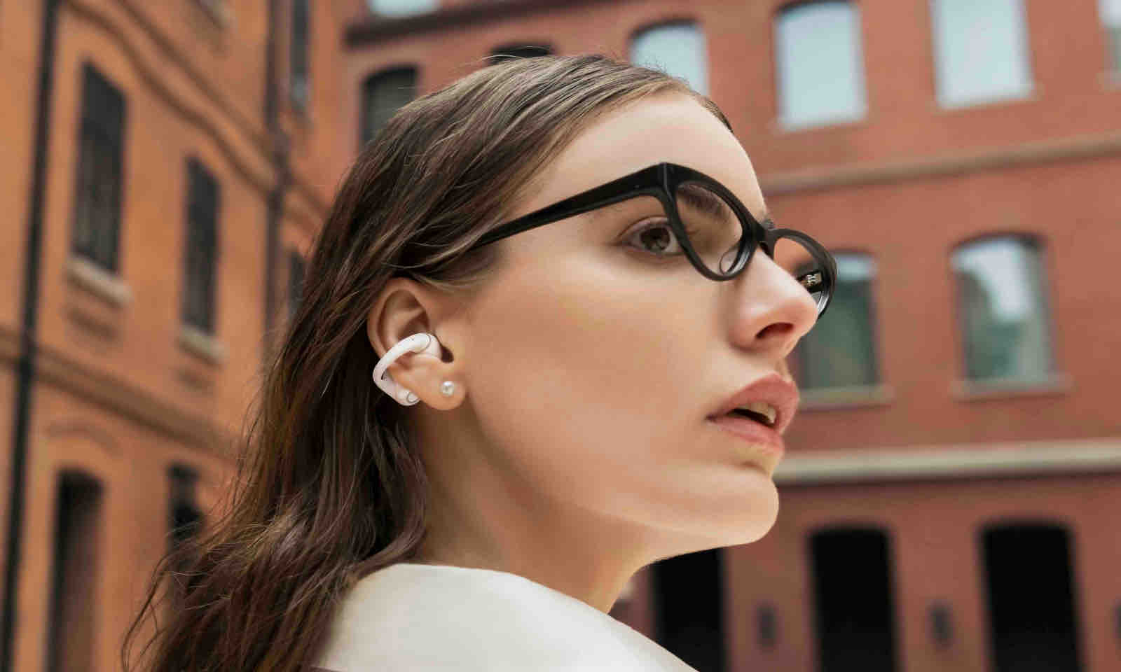 Cómodos como clips y suenan como Shokz. Auriculares OpenDots en Polonia