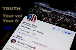 Donald Trump cruza otra frontera. Así quiere ganar dinero en el cargo
