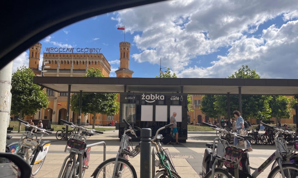 Pierwsza taka Żabka w Polsce. Szalone 8 metrów kwadratowych