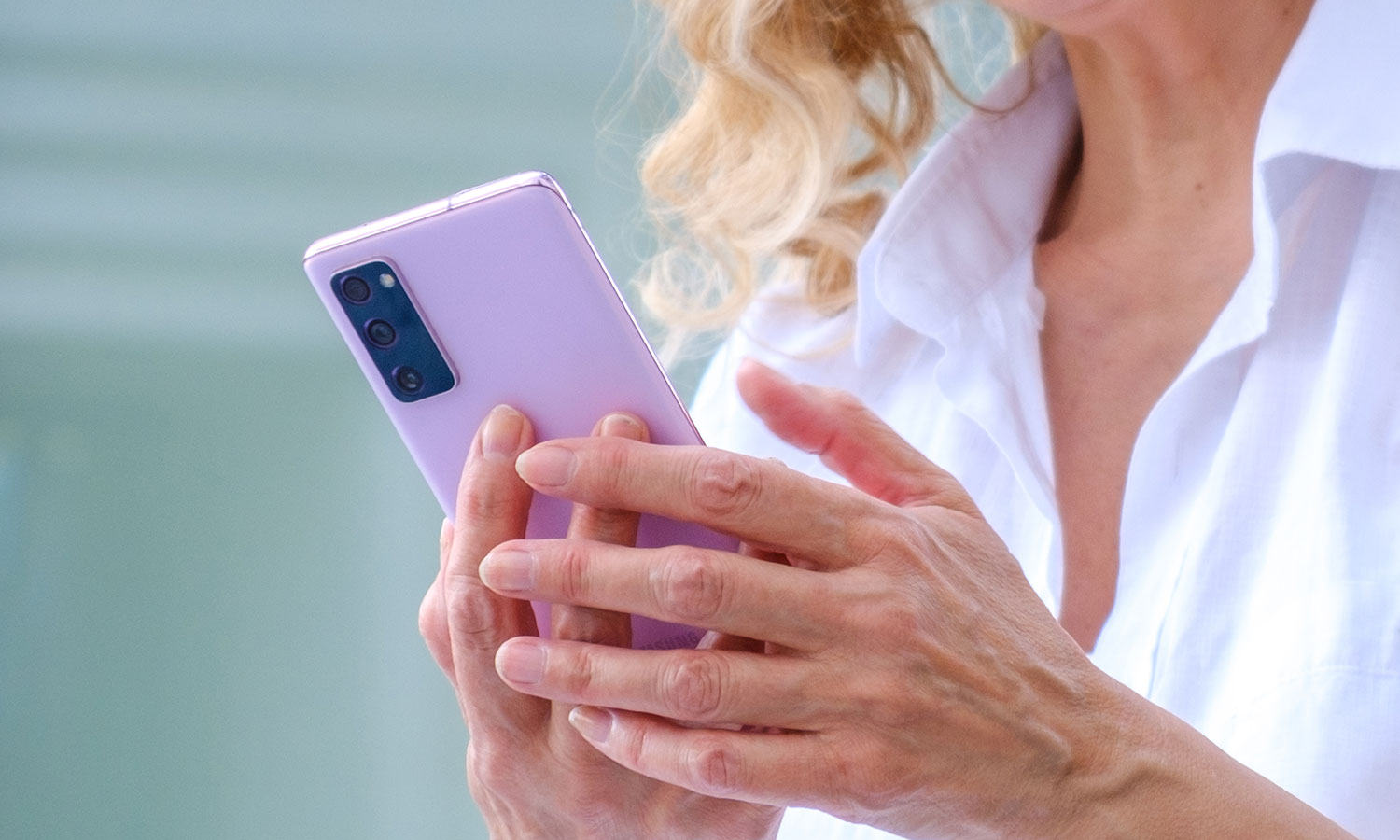 Trzymali ją kilka godzin przy telefonie. A chodziło tylko o jedno