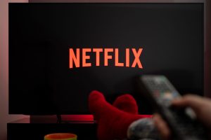 Netflix quiere mantenernos pegados a la pantalla durante más tiempo. Él tiene una idea para ello.