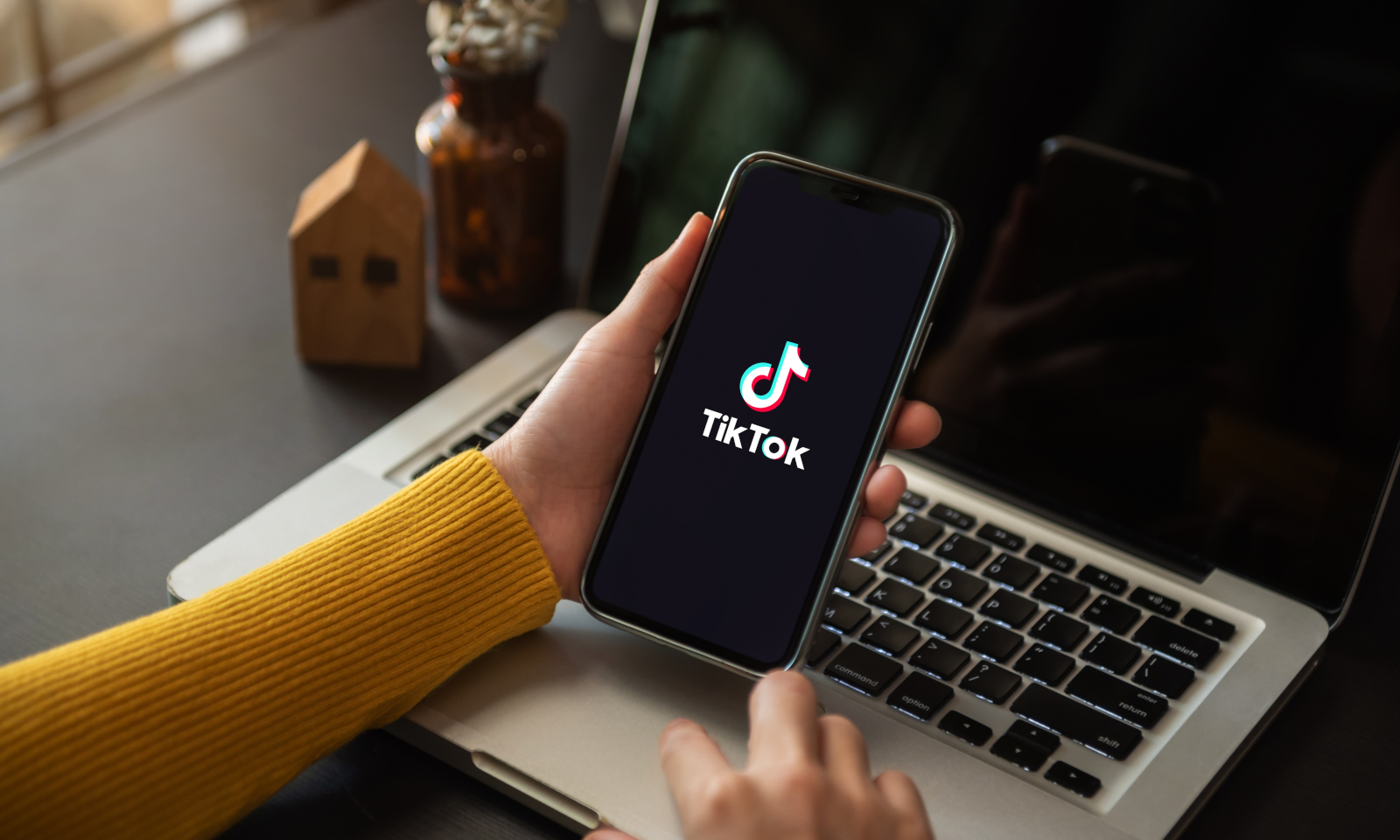 Dzieci na tacy dla pedofilów i hejterów. TikTok z mocnym zarzutami UE