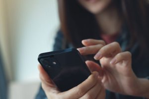 Recibió un mensaje: «Los códigos del banco no aparecen desde esta mañana».