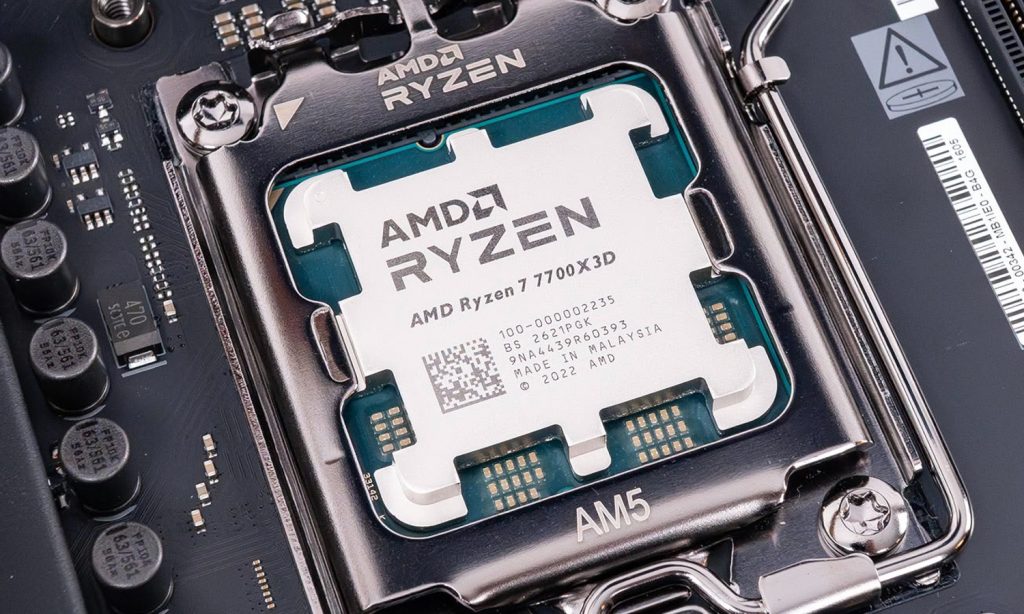 AMD Ryzen 7 7700X3D debiutuje. Jest wolniej, ale za to... drożej