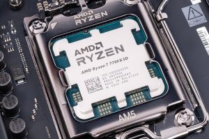 Se estrena AMD Ryzen 7 7700X3D. Es más lento, pero… más caro.
