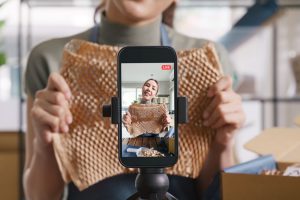 TikTok comenzó a vender alcohol. pero hay que buscarlo